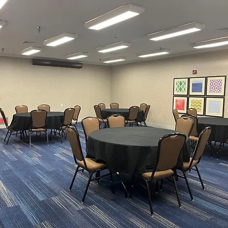 Holiday Inn Express Hotel & Suites Sioux Falls At Empire Mall By Ihg-3
